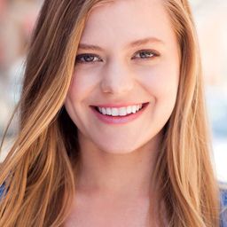 Joy Donze 飾演 Sophie