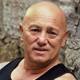 Angry Anderson 飾演 Ironbar