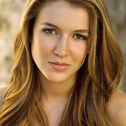 Nathalia Ramos 飾演 Yasmin