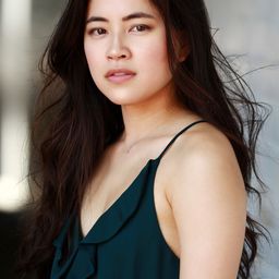 塚越金美 飾演 Michelle