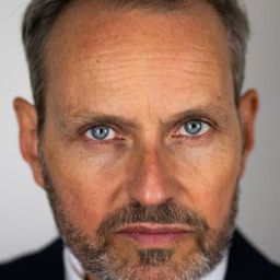 Matthias Fankhauser 飾演 Albert Guldimann