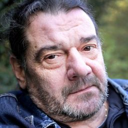 Andreas Brandt 飾演 Karl-Heinz