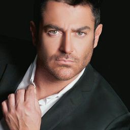 Mohammad Reza Golzar 飾演 