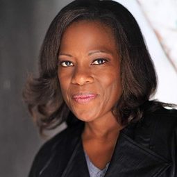 Lisha Wheeler - 橋之彼端演員 飾演Physiotherapist