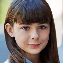 T.J. McGibbon 飾演 Becky