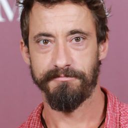 Ismael Martínez 飾演 Rafa