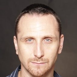 Christian Bako - 甜心的報復演員 飾演Tomas