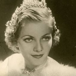 Betty Burgess 飾演 Singer/Tap Dancer (uncredited)