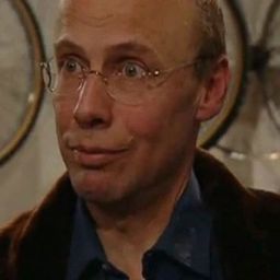 Peter Hausmann 飾演 