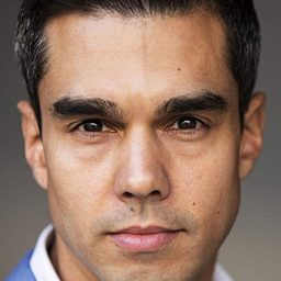 Jorge Luna 飾演 Charlie (segment: "Ni perdón, ni olvido")