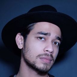 Wafda Saifan Lubis 飾演 Hansa