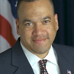 Eric Draper 飾演 Self