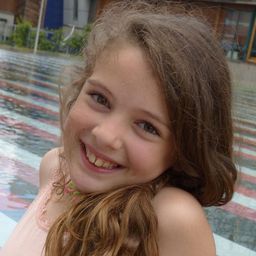 Ninon Jaegle 飾演 Lola