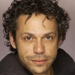 Kader Boukhanef 飾演 Madjid