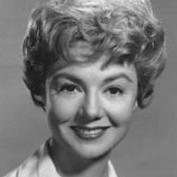 Peggy McCay 飾演 Dr. Martha Carpenter