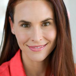 Alicia Wolf - Simana演員 飾演Immigration Lawyer