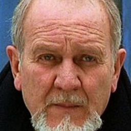 Lucio Rosato 飾演 Barzilai, l'assistente di Sansoni