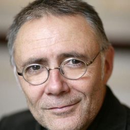 Pierre Jolivet 飾演 The Man