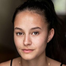 Erana James 飾演 Nellie