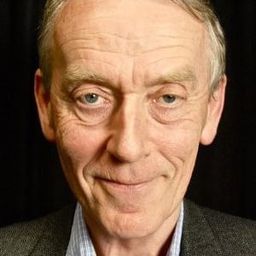 比亞尼·海耶德 飾演 Hoffsjef Rikard Sinding