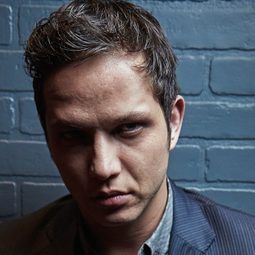 Adrián Ladrón de Guevara - 第四公司演員 飾演Zambrano