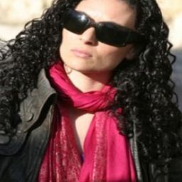 Clare Agius 飾演 Orsel Deguara