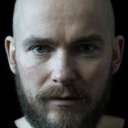 Thomas Knuth-Winterfeldt 飾演 