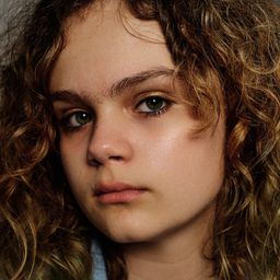 Zelda Samson 飾演 Dalva Keller