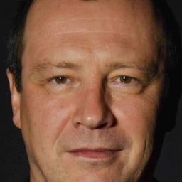 Joël Delsaut 飾演 Le chef