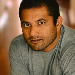 Sila Agavale 飾演 Ramon