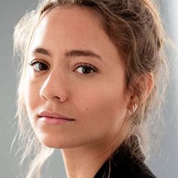 Blanca Parés 飾演 Antía Feijóo (18 yrs old)