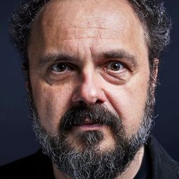 阿卡迪烏什·雅庫畢 飾演 Trener Jerzego