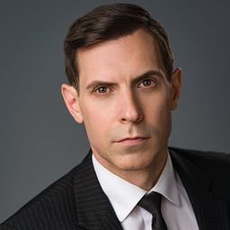 Michael A. Cook 飾演 Preston Smith