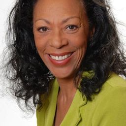 Sloan Robinson 飾演 Momma Terry