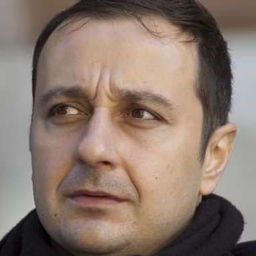 László Katona 飾演 Dr. Szoke