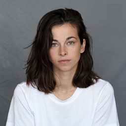 瑪莉·哈克 飾演 Elsa