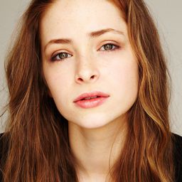 艾什莉·康寧思 飾演 Robyn Mathers