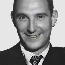 Tomás Zori 飾演 Bisabuela