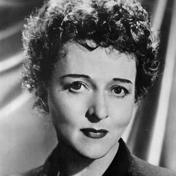 潔西·洛伊·蘭德絲 - 捉賊記演員 飾演Jessie Stevens