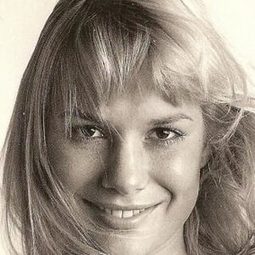Monique van de Ven 飾演 Olga Stapels