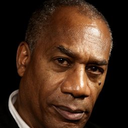 喬·蒙頓 飾演 Silas Stone