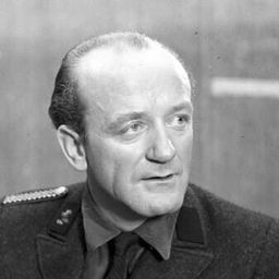 Zdzisław Tobiasz 飾演 Judge