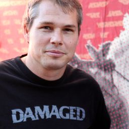 Shepard Fairey 飾演 Self