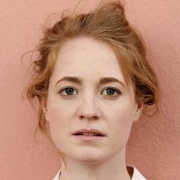 Leonie Benesch 飾演 Floria Lind