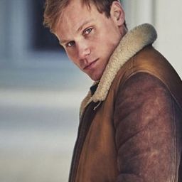 Anton Spieker 飾演 Jan