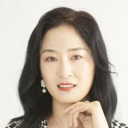 白桂娟 - 日月演員 飾演Dou Hua's Mother