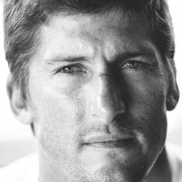 Bruce Irons 飾演 Himself