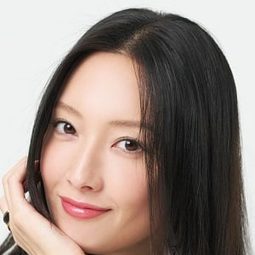 荒井菜々緒 - 神様はバリにいる演員 飾演Kana