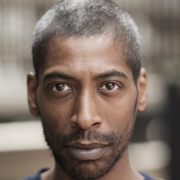 約翰·邁爾斯 - 羅密歐·布拉斯的房間演員 飾演Clifford