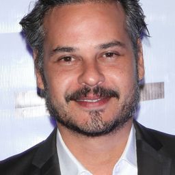 Frank Perozo 飾演 Cerbero